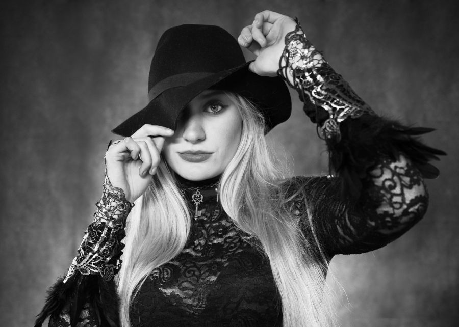 04 M Vicki Johnson Black Hat