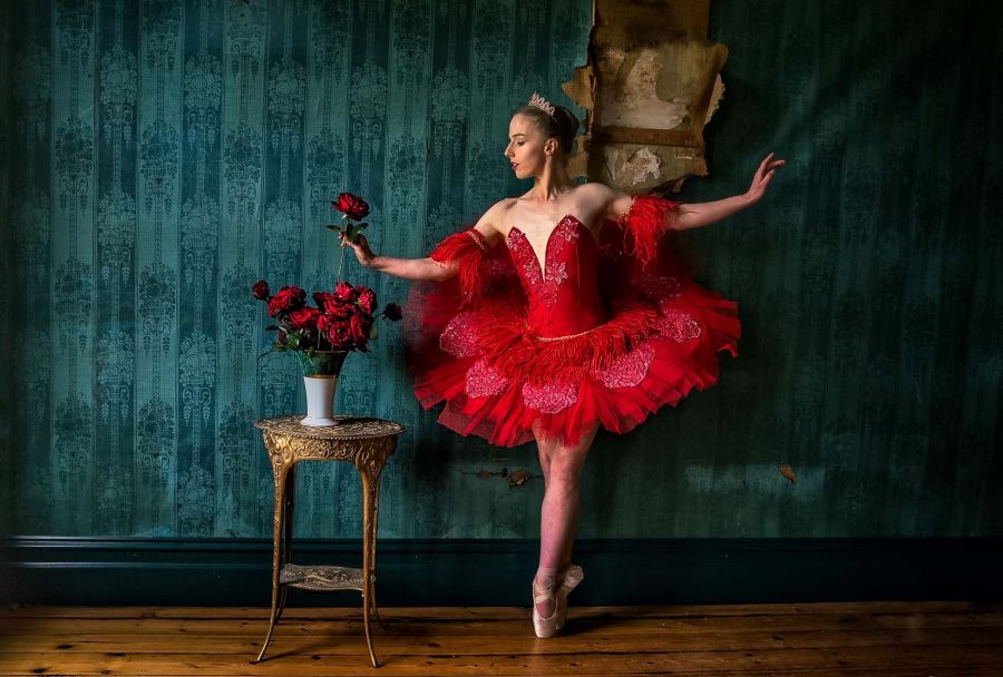 02nd Vicki Johnson Red roses